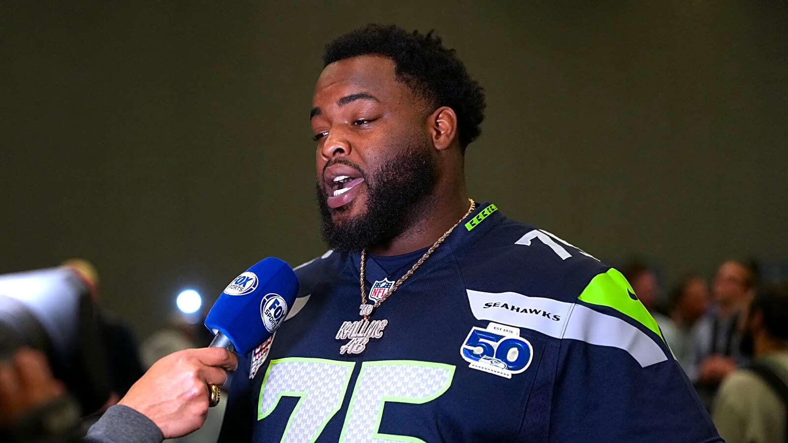 Seahawks’ Anthony Bradford laughs off harsh online critics