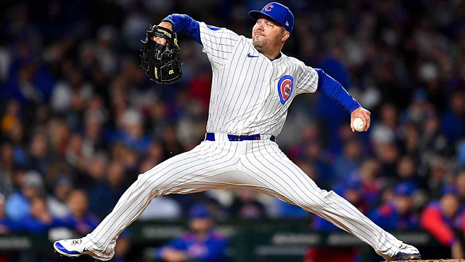 Cubs reliever suffers injury scare vs. Phillies