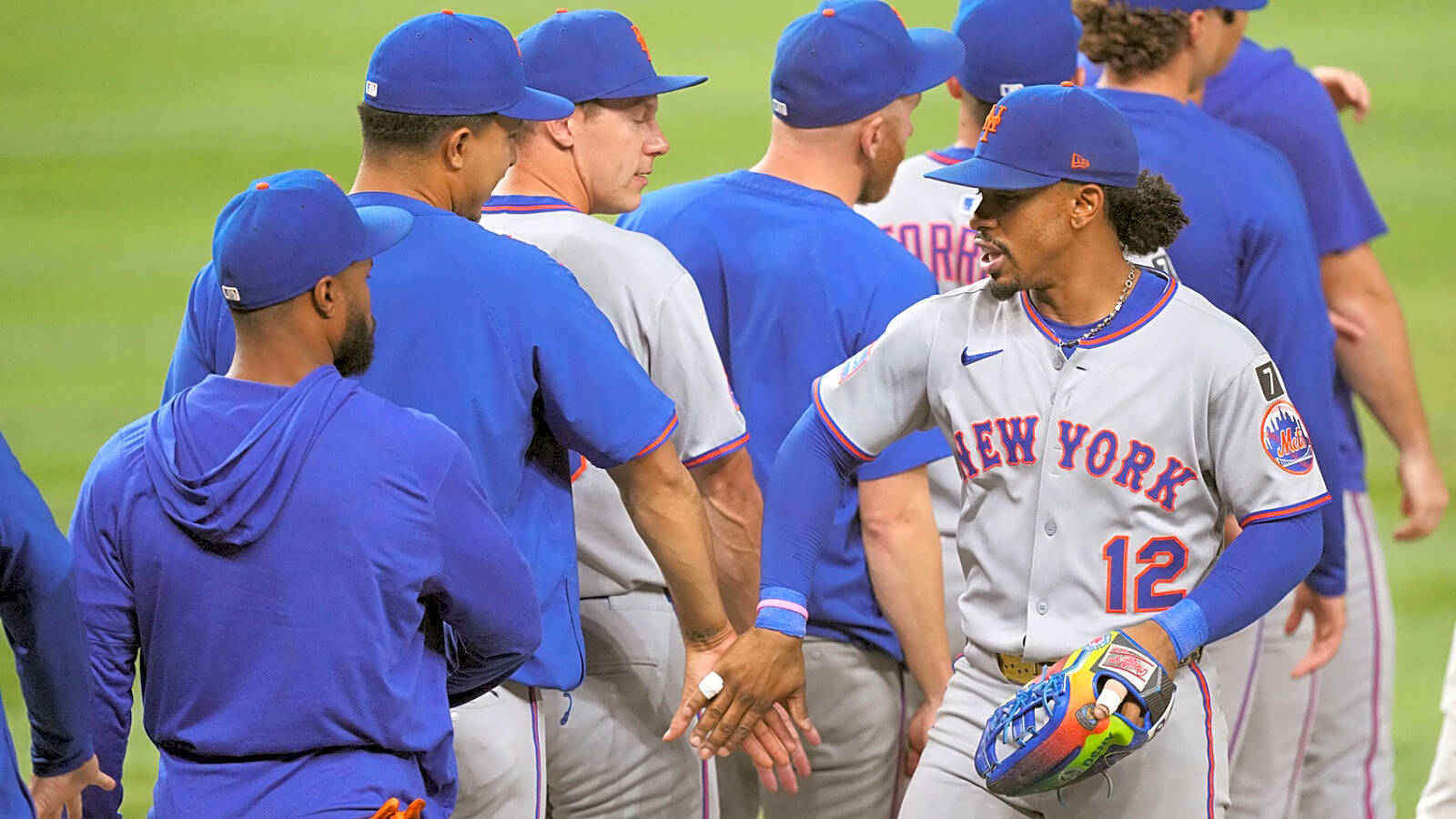 Mets’ Francisco Lindor in good spirits with teammates despite hand injury wrecking spring training