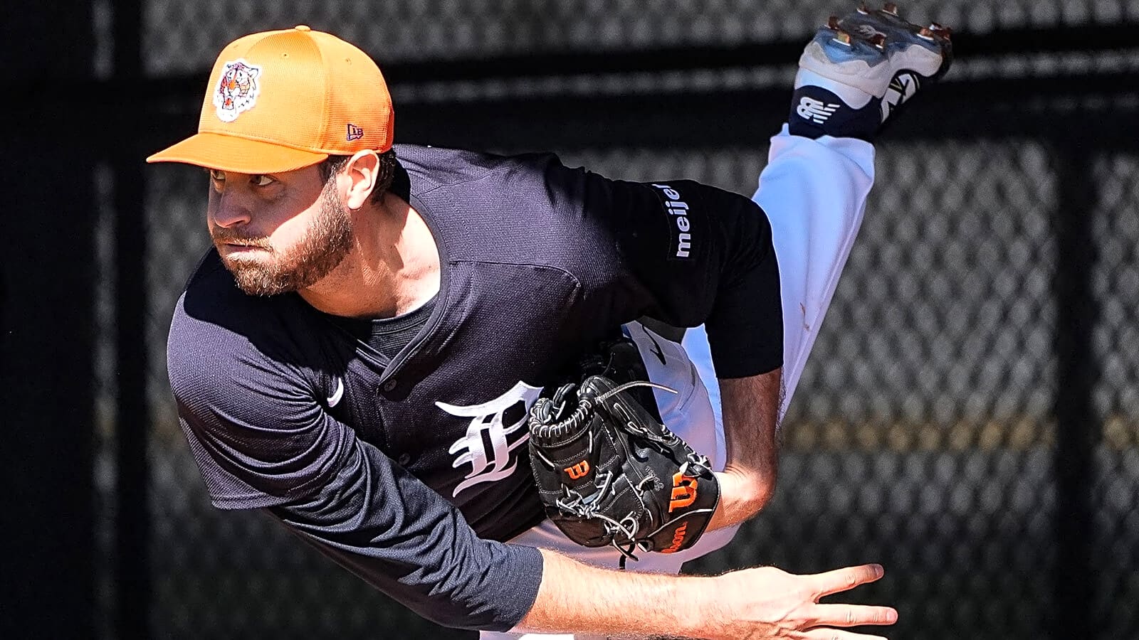 Tigers DFA ex-closer amid flurry of roster moves