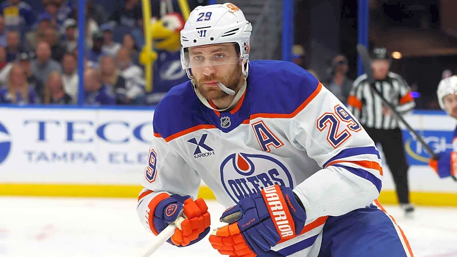 Leon Draisaitl passes Oilers legend in Lightning clash