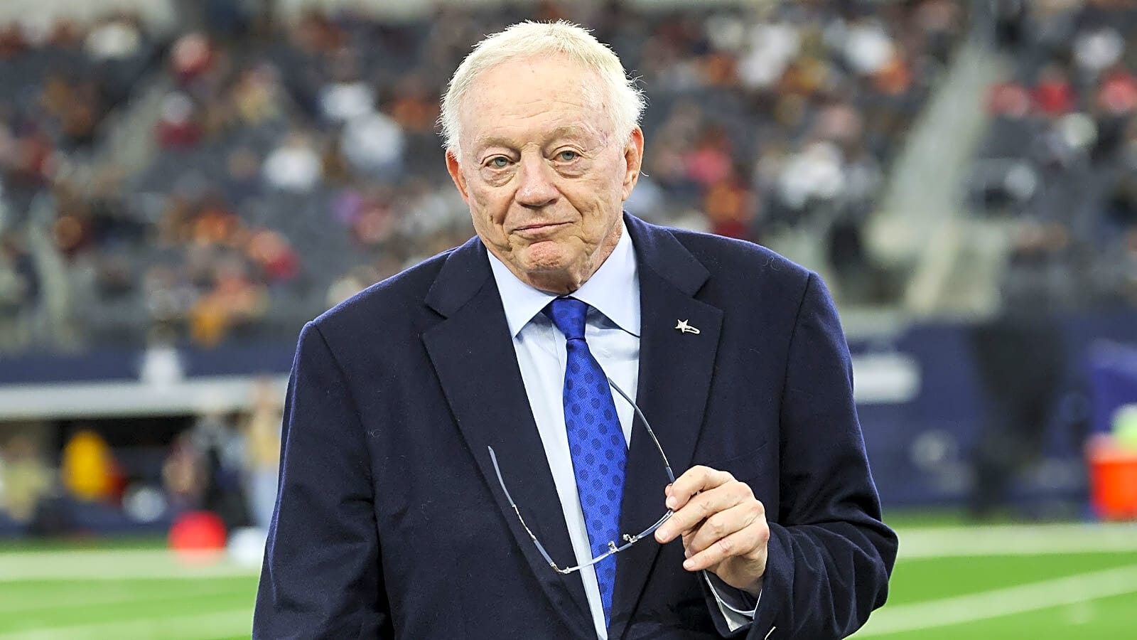 Jerry Jones drops trade deadline message after ugly MNF loss to Cardinals