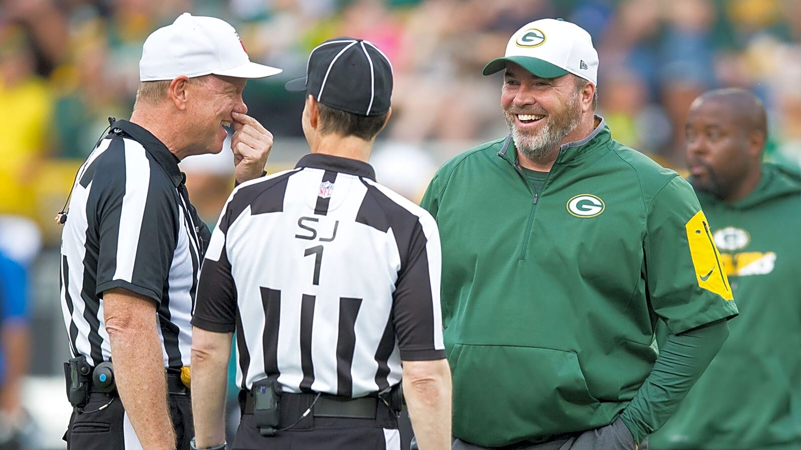 Steelers’ Mike McCarthy bites tongue on replacement referee conversation