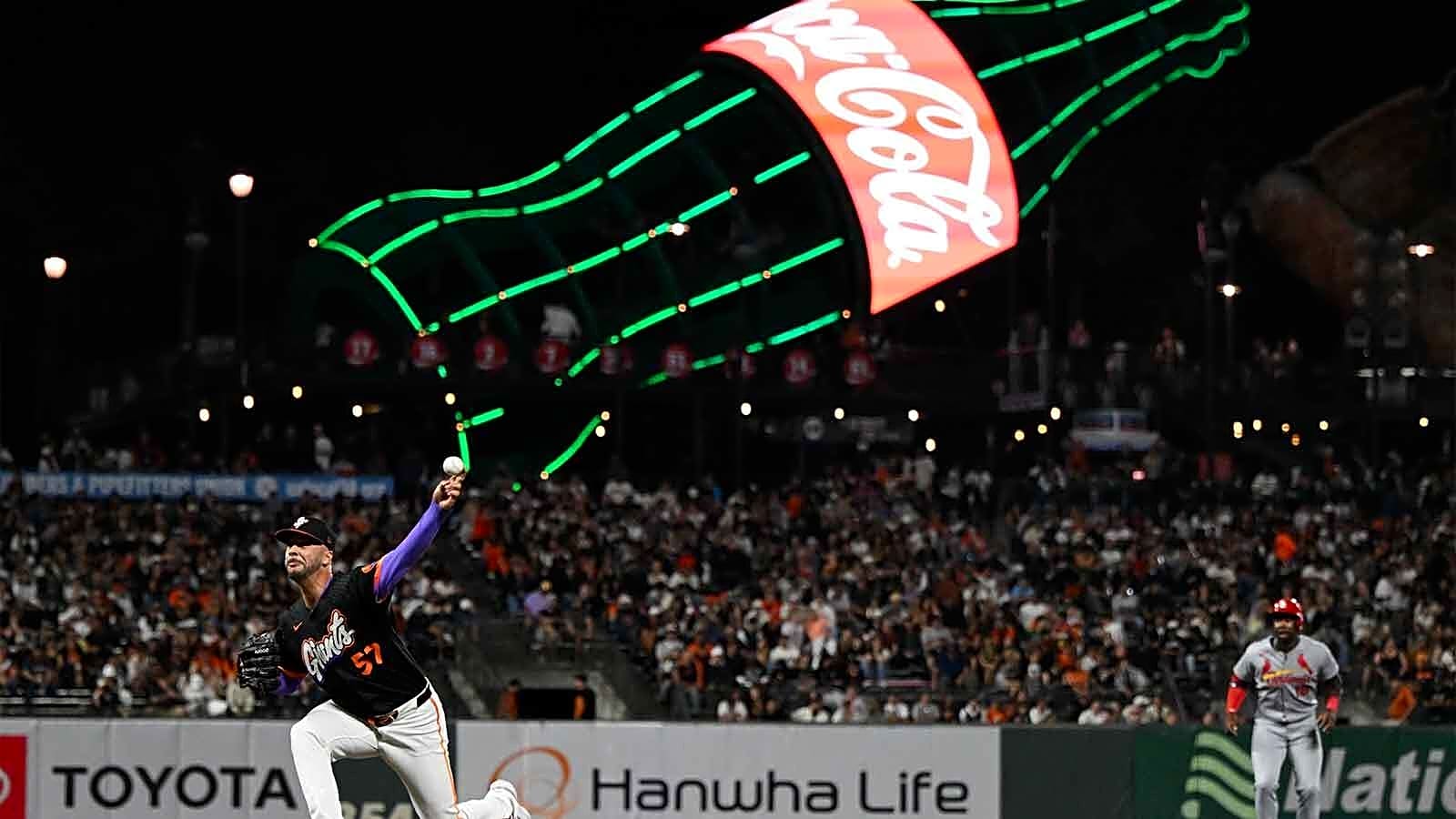 Giants don’t tender veteran LHP