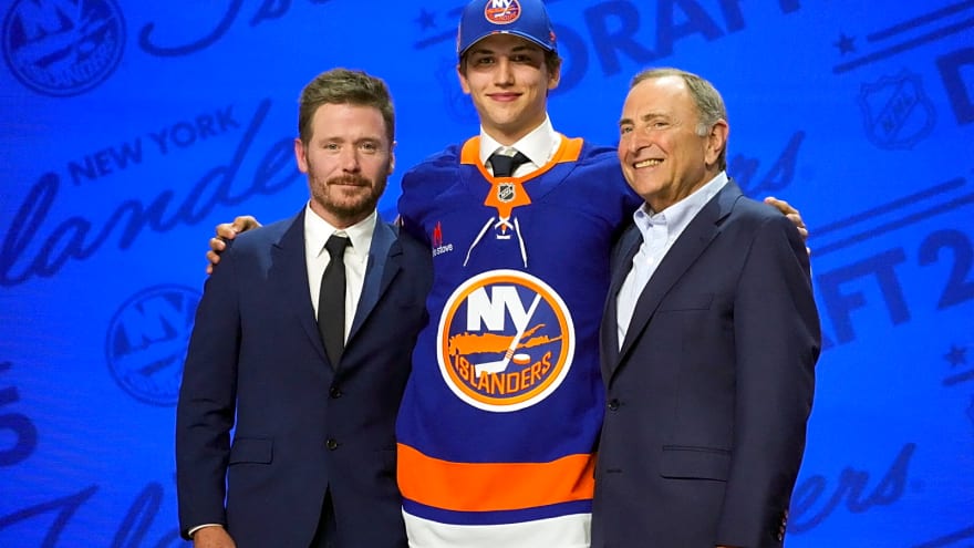 Mathew Barzal’s Injury Creates Space for Victor Eklund on Islanders’ Roster
