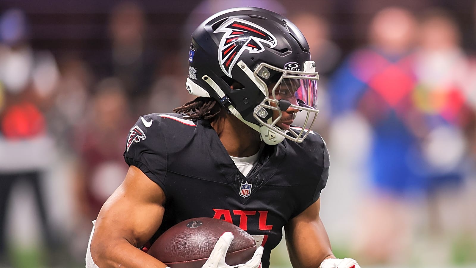  Falcons pick up fifth-year option on Bijan Robinson