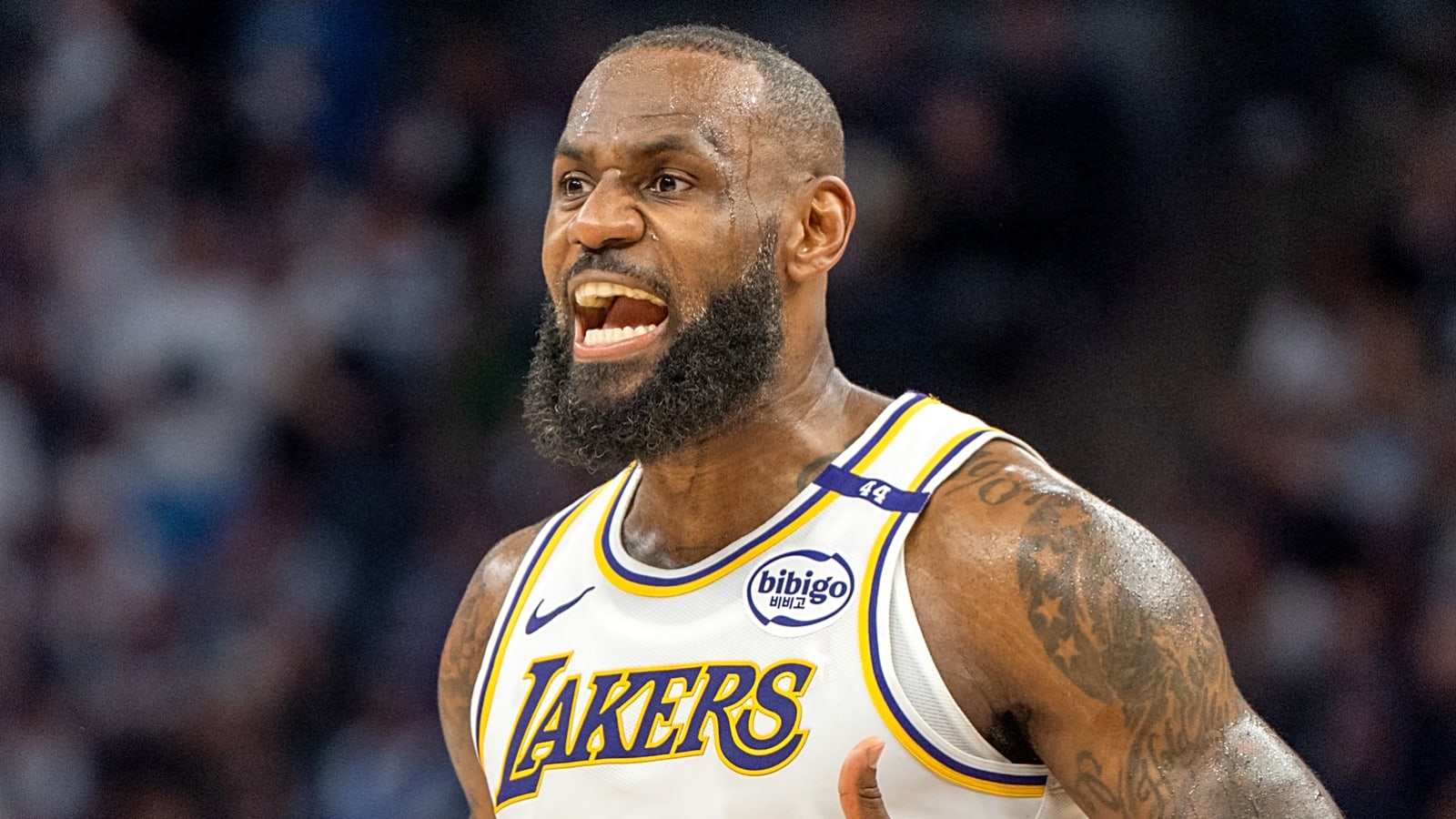 'Vibes' around LeBron James concerning for Lakers