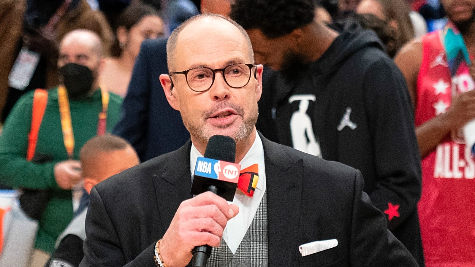 CBS to swap out Ernie Johnson for former NFL player for much of NCAA Tournament coverage