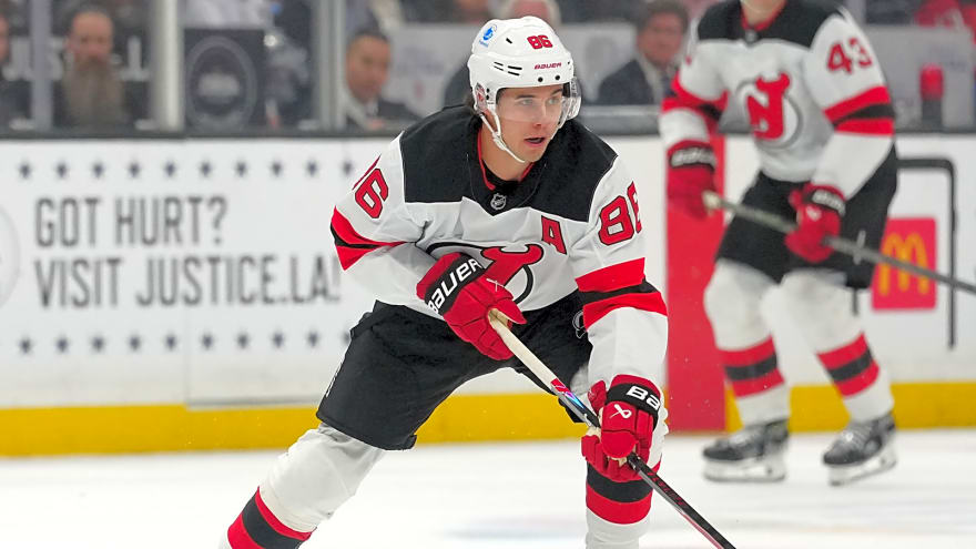Devils and Flyers seeking depth centers