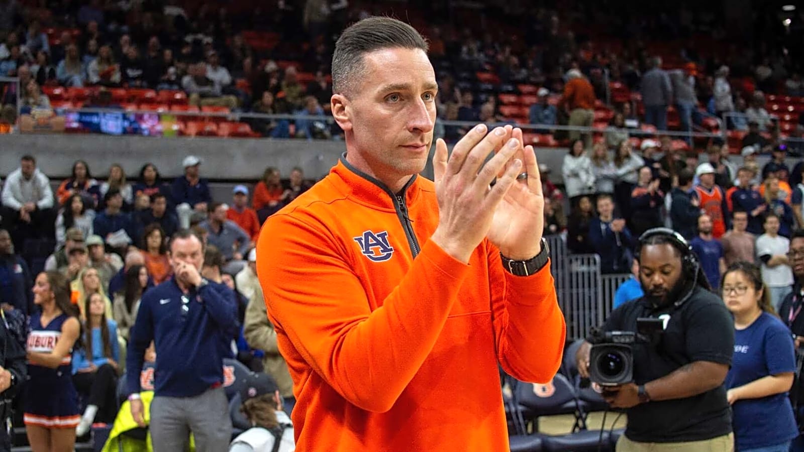 Steven Pearl doing his best to keep Auburn Tigers grounded