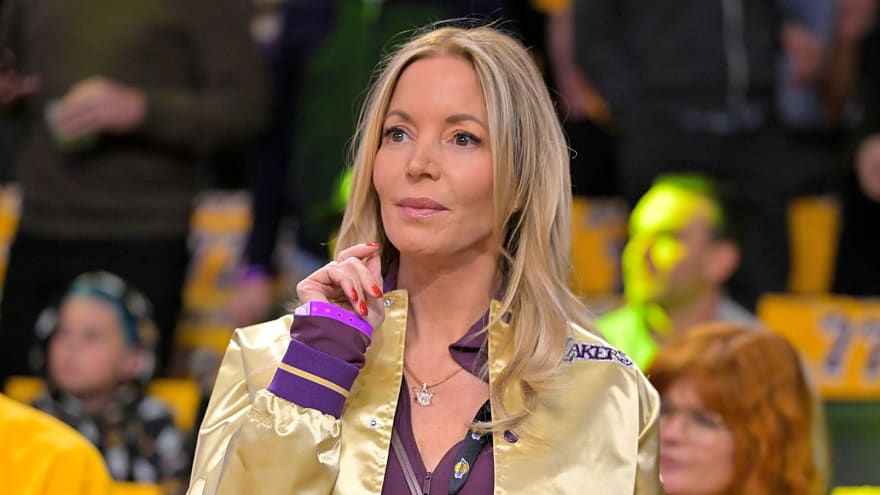 Buss family to sell Lakers for record-setting sum