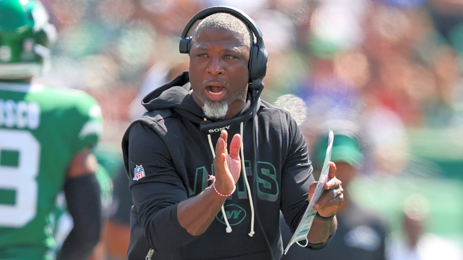 Aaron Glenn gets testy with reporter over injury rumor