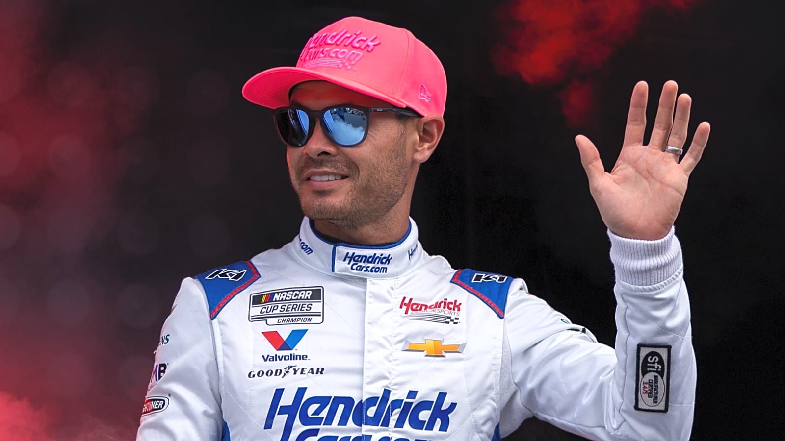 Kyle Larson praises Denny Hamlin for winning Las Vegas drive
