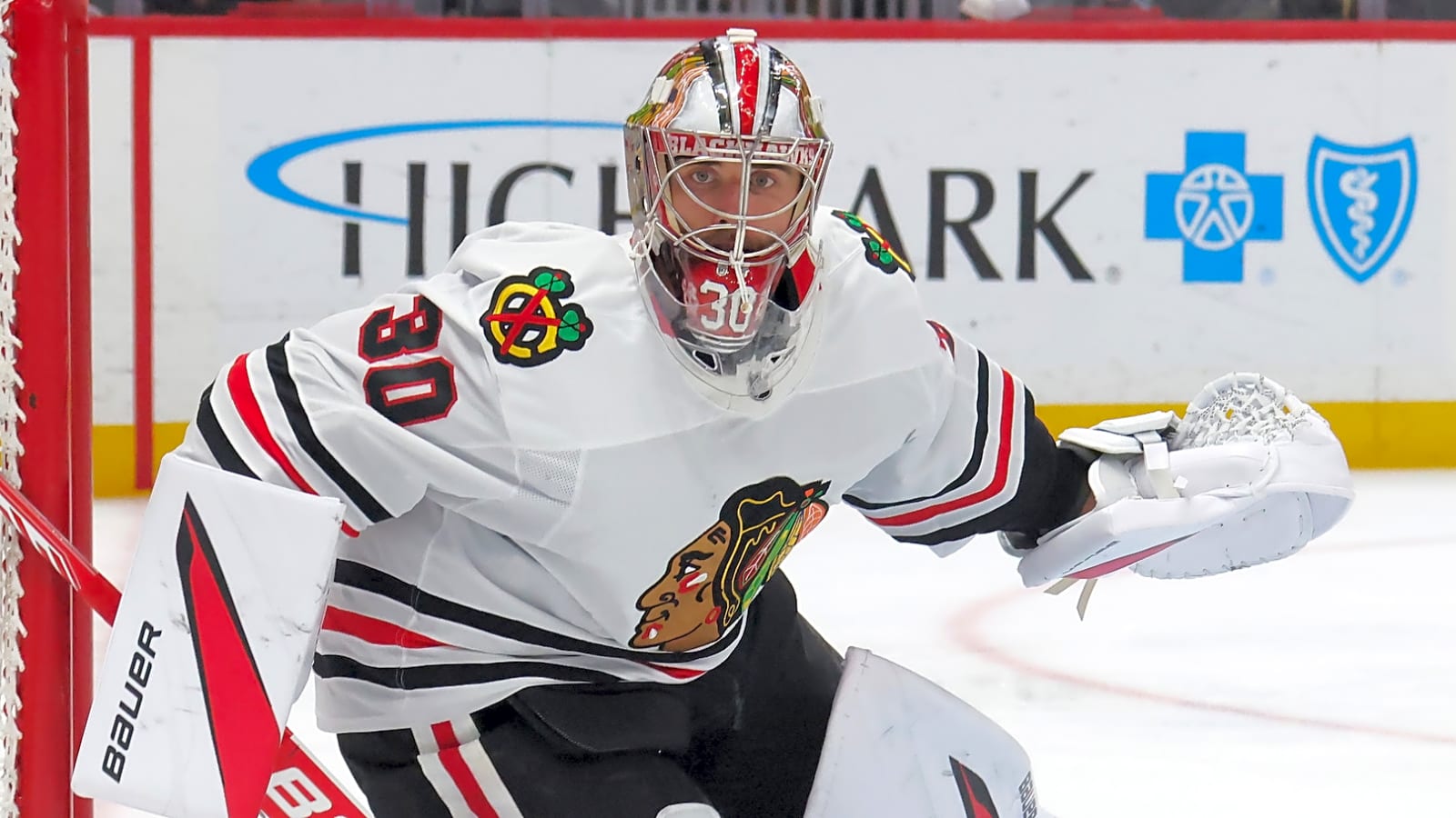  Blackhawks extend Spencer Knight