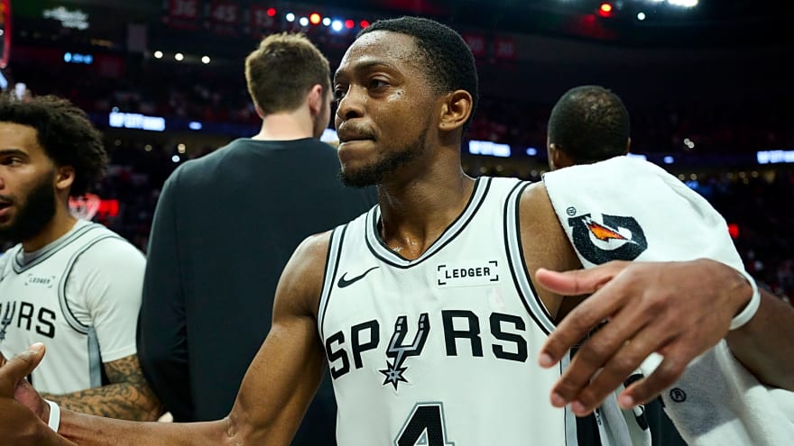 De'Aaron Fox's big fourth quarter helps Spurs close out Blazers