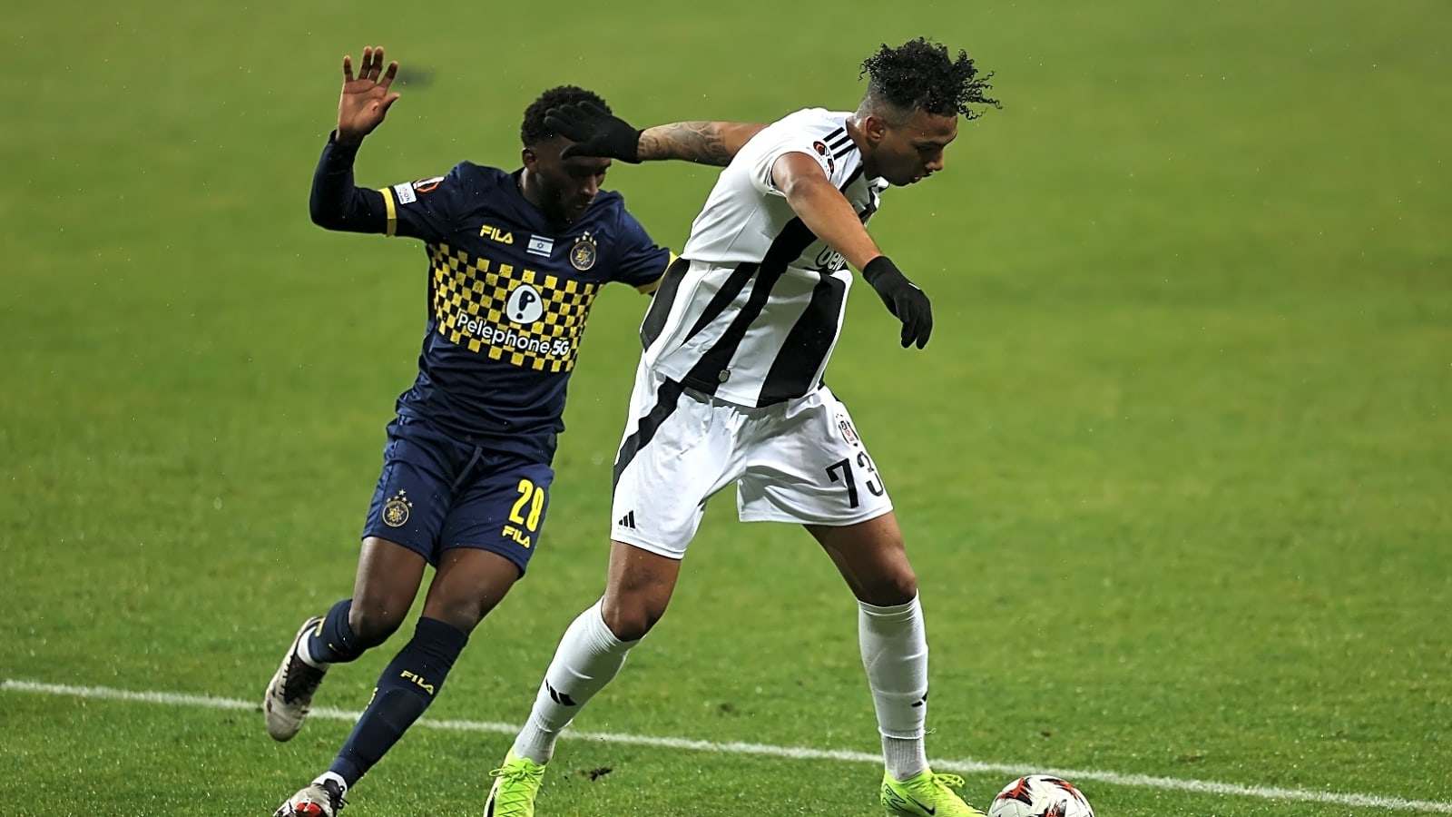 Leeds United close to agree transfer deal with midfielder
