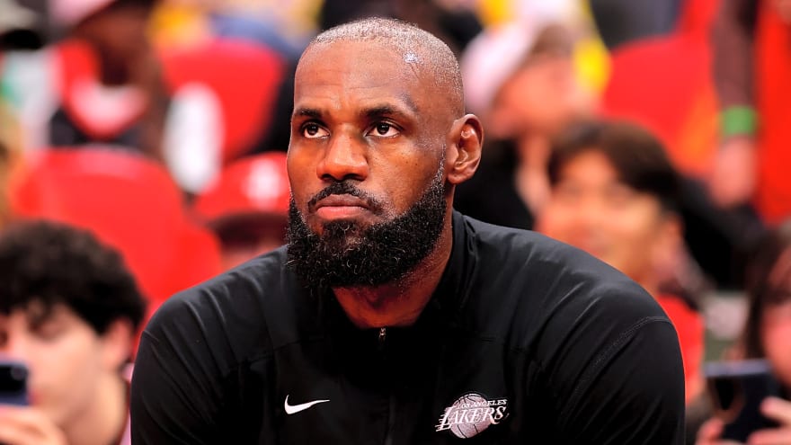 LeBron James reacts to Raptors star RJ Barrett's game-winner