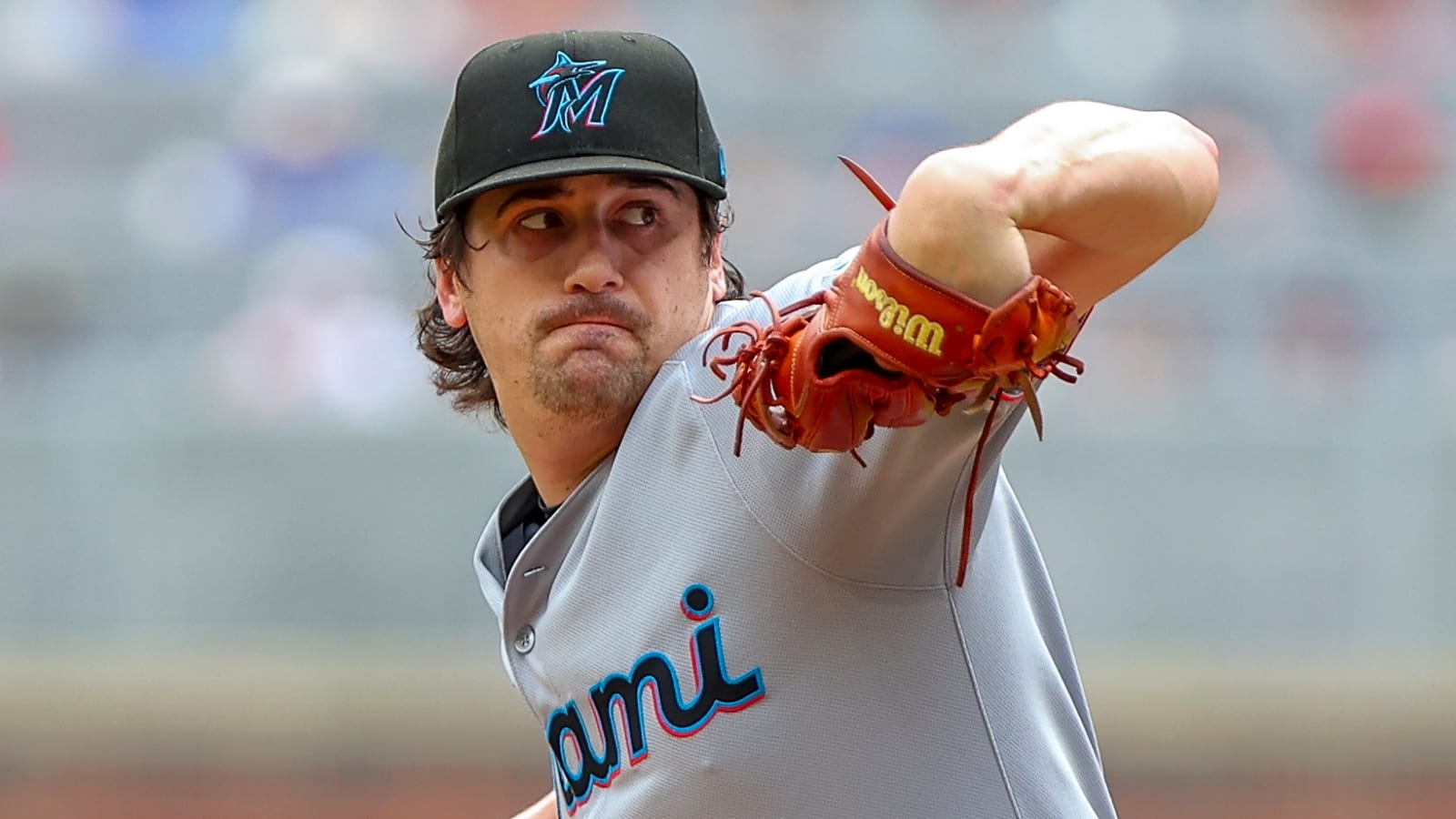 Braves claim veteran righty off waivers from Marlins