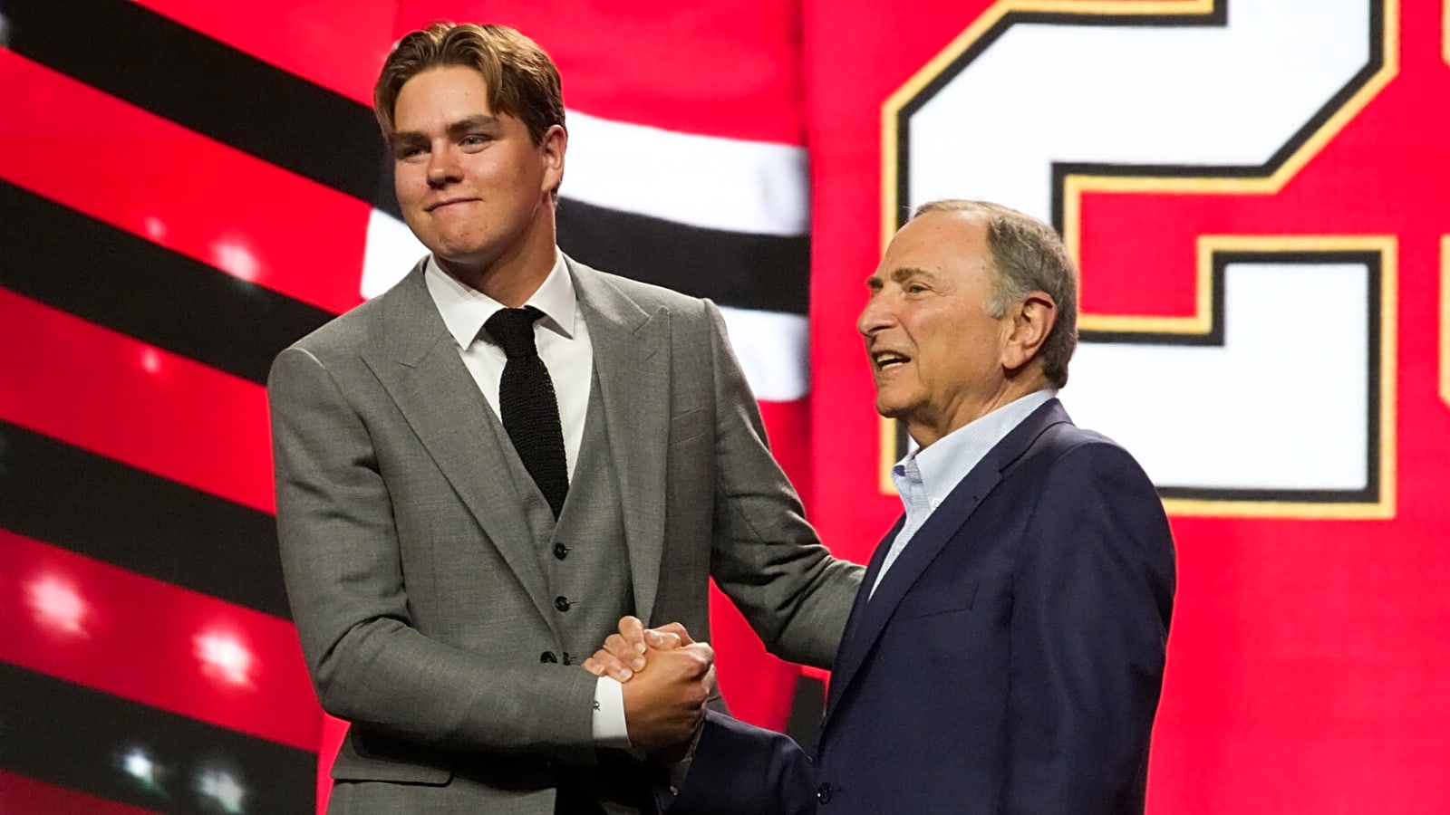 Blackhawks add another high-end forward with No. 3 overall pick