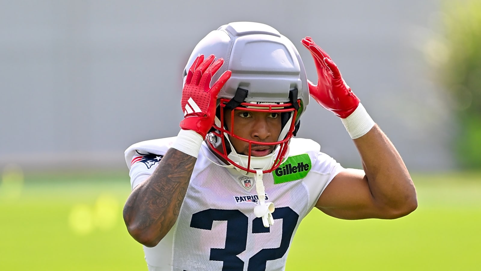 Patriots avoid injury with A.J. Brown, but not with TreVeyon Henderson