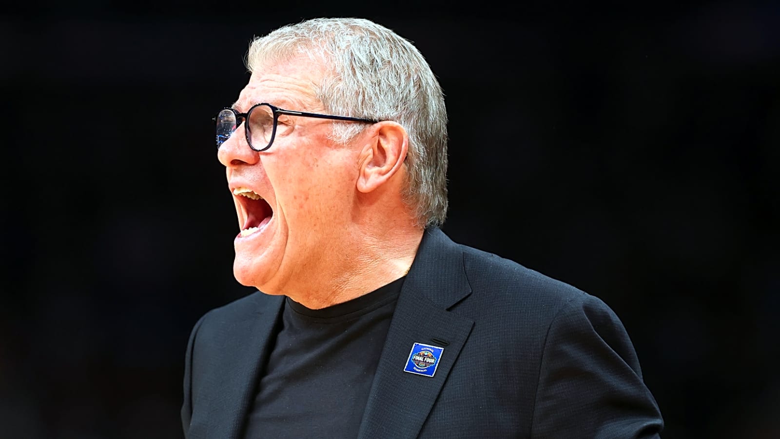 UConn's Geno Auriemma has meltdown during Huskies' loss