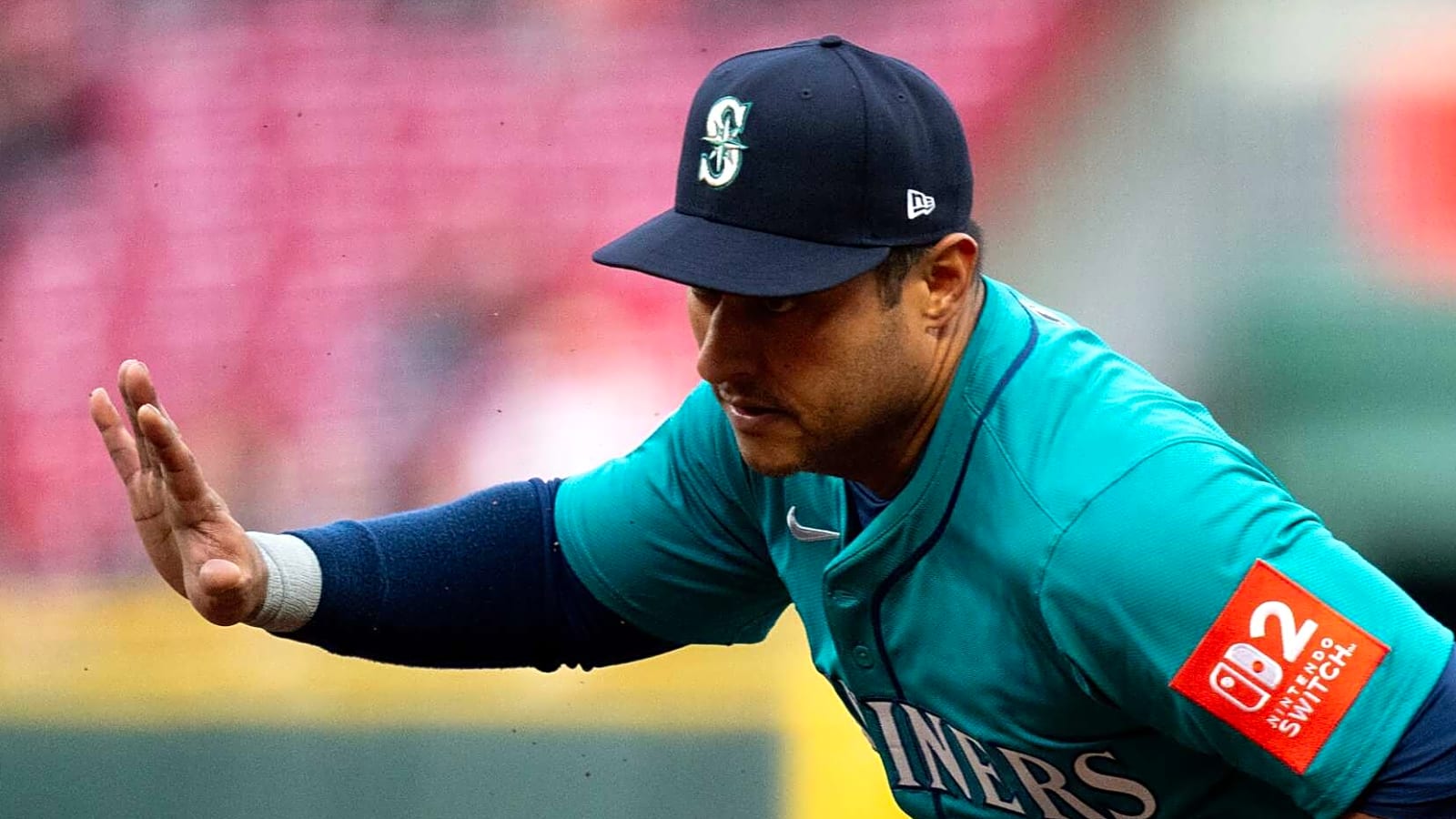 Mariners looking for corner infield bats, ownership willing to bump payroll