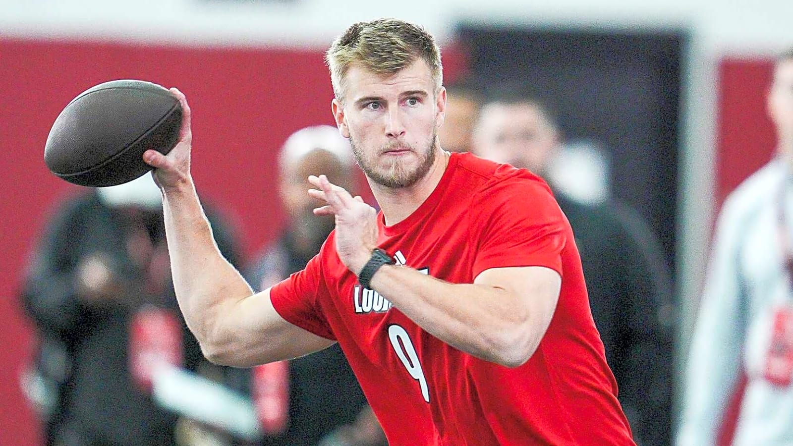 Saints meet with QB draft prospect day of Derek Carr news