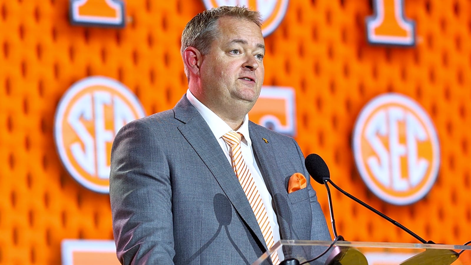 Tennessee beats out Arkansas, others to keep RB Asa Barnes in state