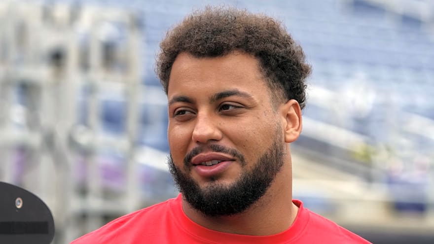 Two-time Pro Bowler's extension should make Chargers' Harbaugh happy