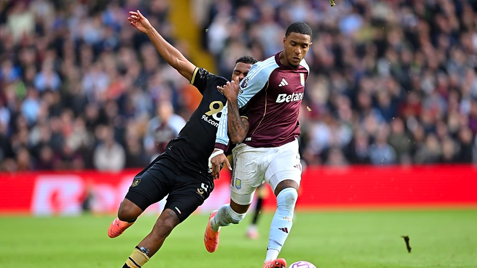 Sources: Liverpool & Man City keeping close eye on 28-year-old England international