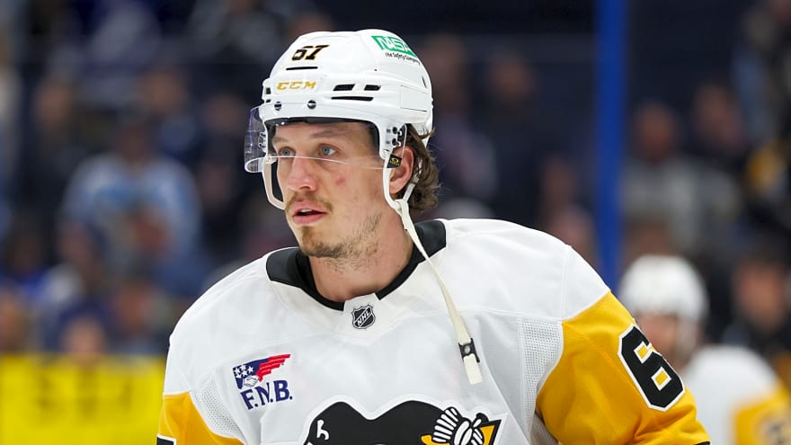 Penguins, Maple Leafs could be trade partners for forward