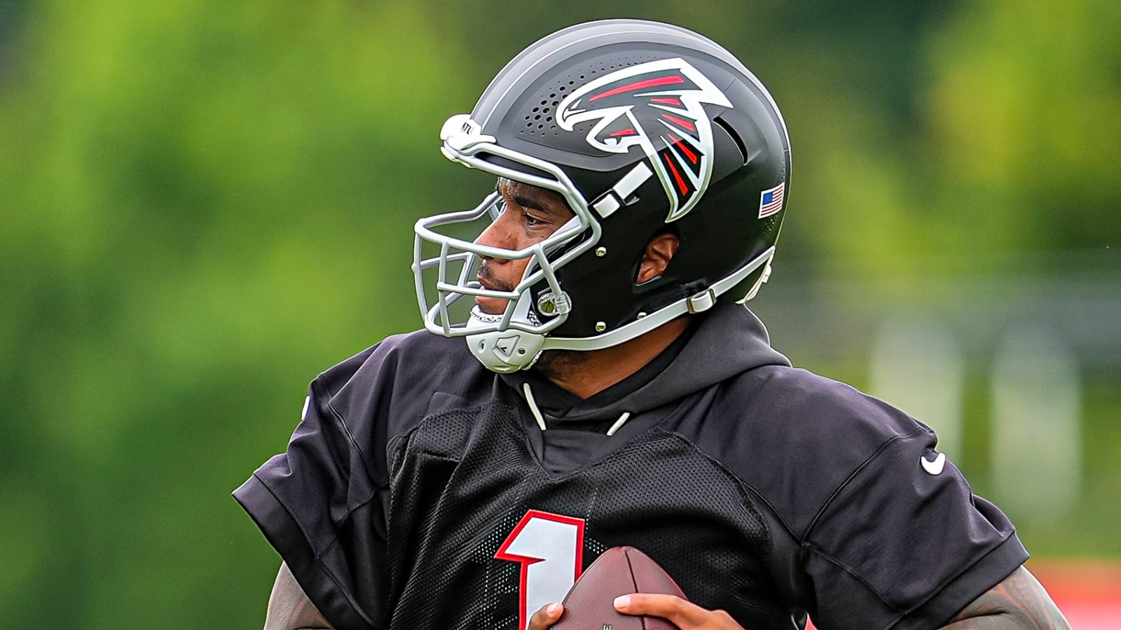 This QB has 'clear advantage' in Tagovailoa, Penix competition