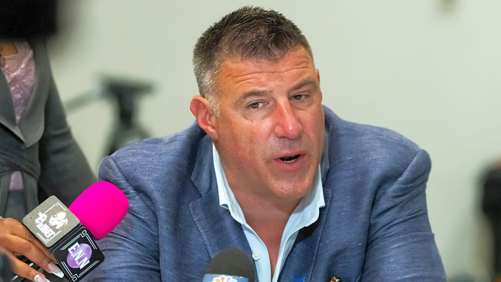 Reporter shares if NFL could discipline Mike Vrabel over hotel photos