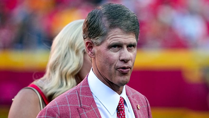 Chiefs owner Clark Hunt breaking promise with move to Kansas