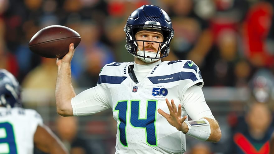 Seahawks deliver emphatic statement in taking NFC No. 1 seed 