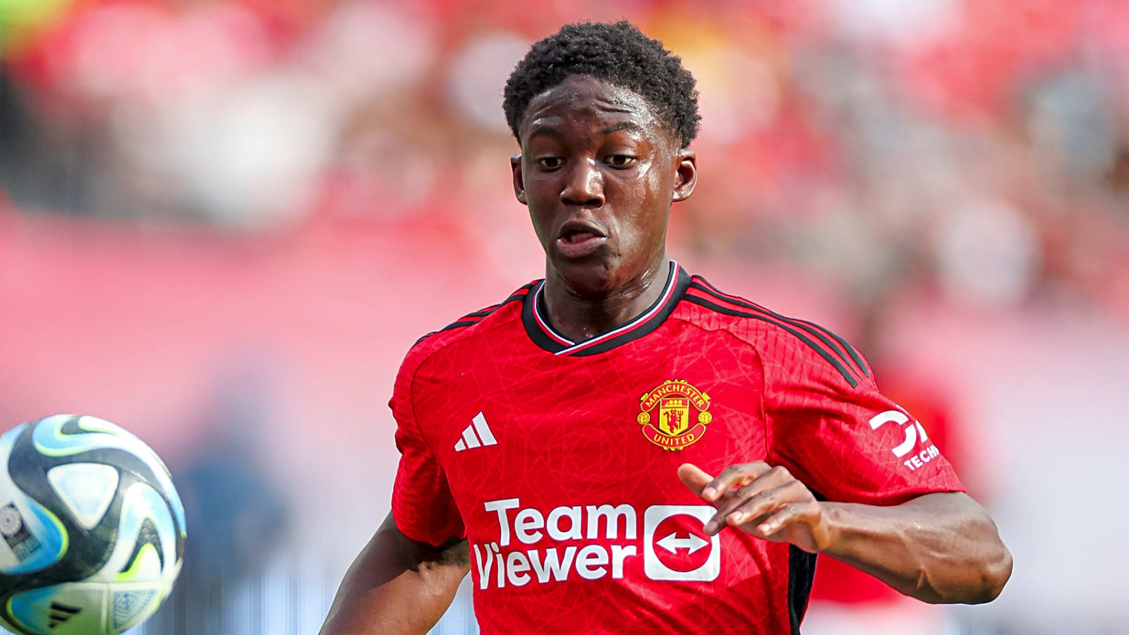 Manchester United plan to send midfielder back out on loan