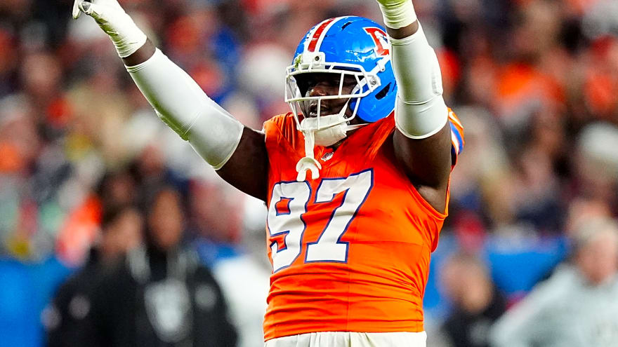 Broncos had 'preliminary' extension talks with C Luke Wattenberg, DL Malcolm Roach