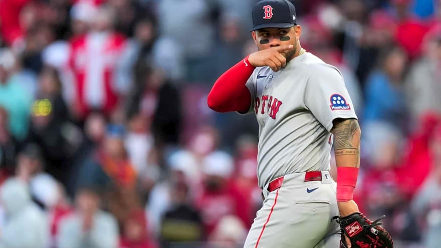 Brewers’ Christian Yelich unloads on Willson Contreras after controversial moment against the Red Sox