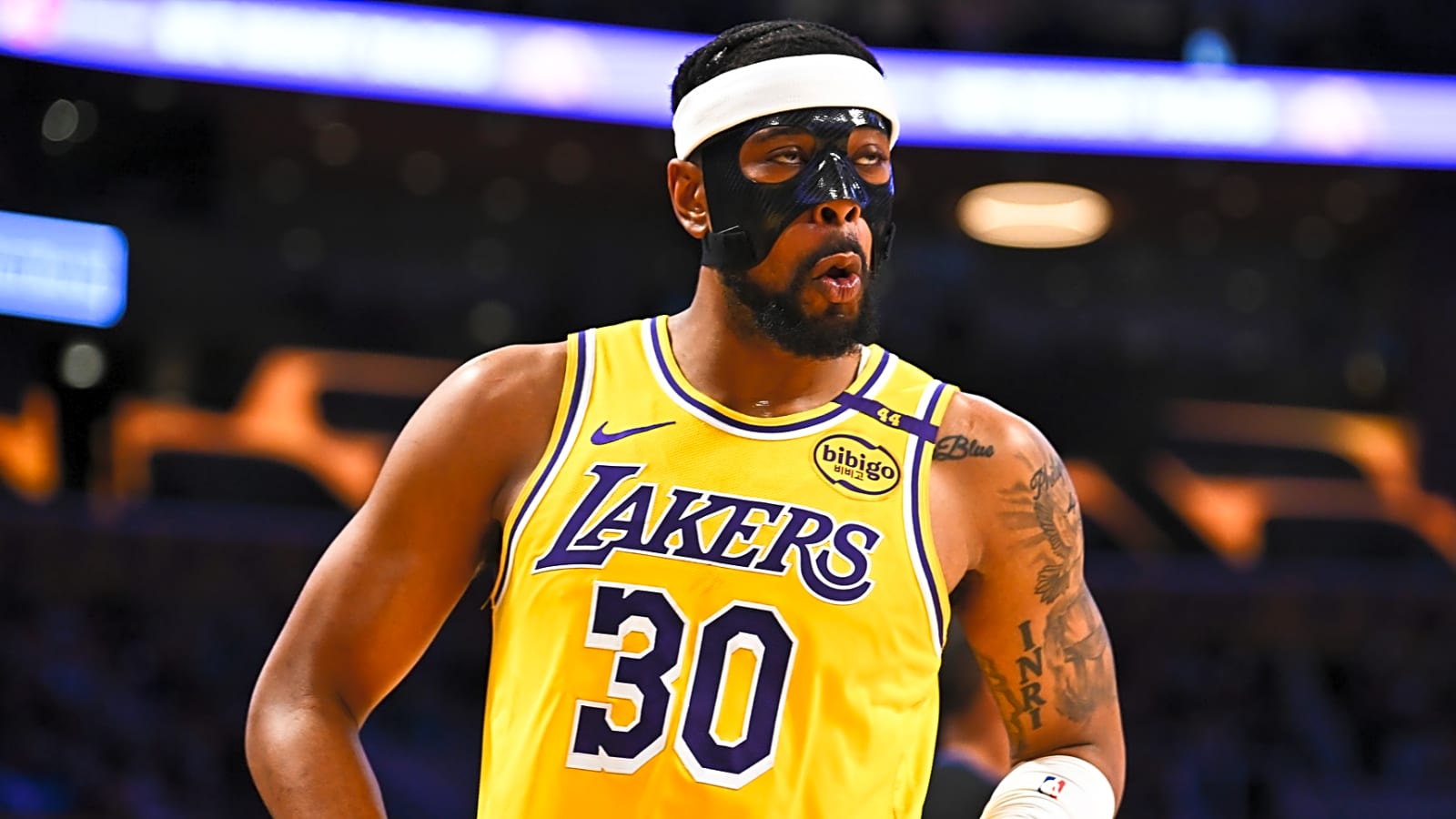 Suns claim former Lakers guard off waivers