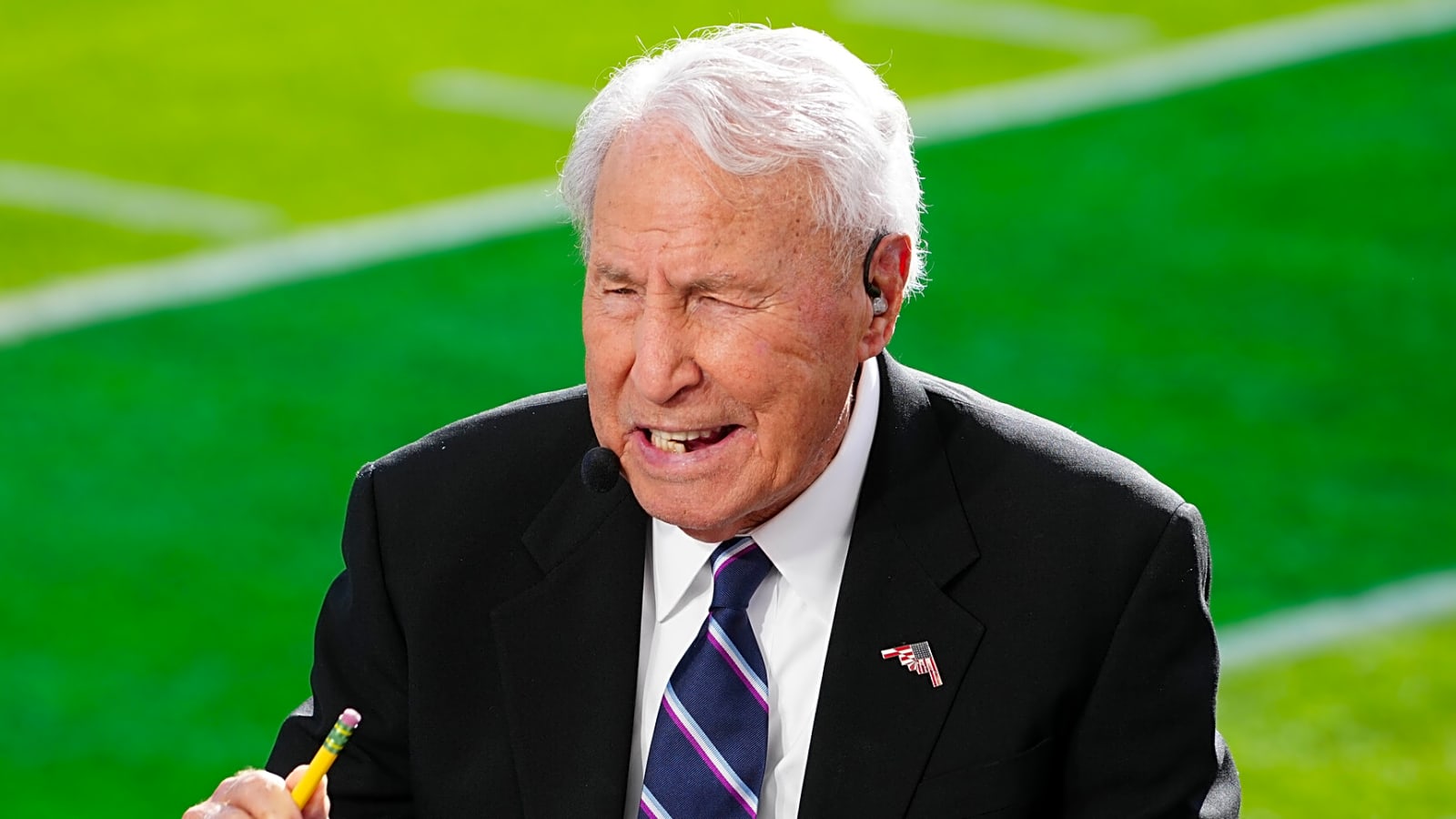 Sports world pays tribute to Lee Corso after retirement news