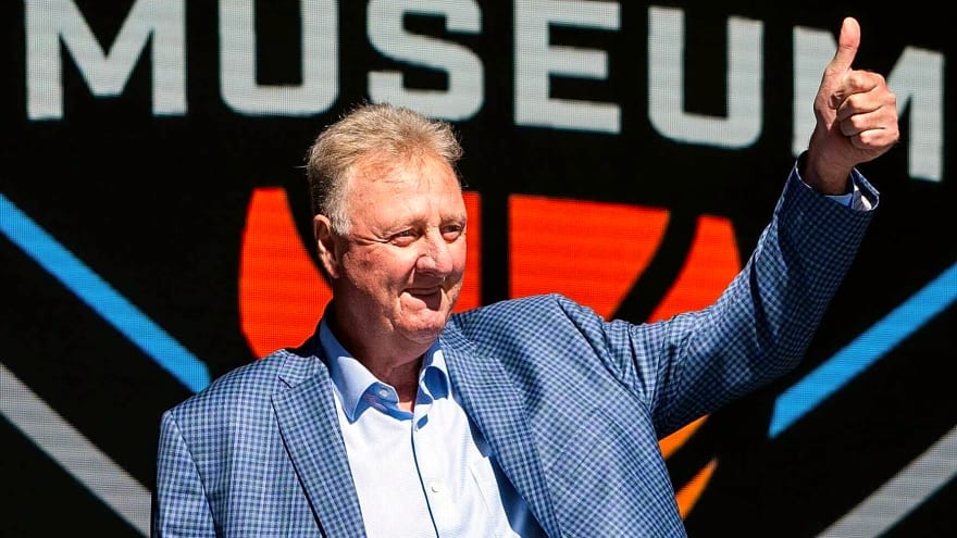'Knees Almost Hit Me On the Chin': 16 Years Ago, Larry Bird Revealed the Moment He Knew Michael Jordan Was Special