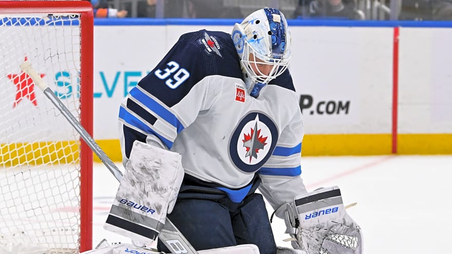 Analysis: What would a trade return be for Lauren Brossoit?