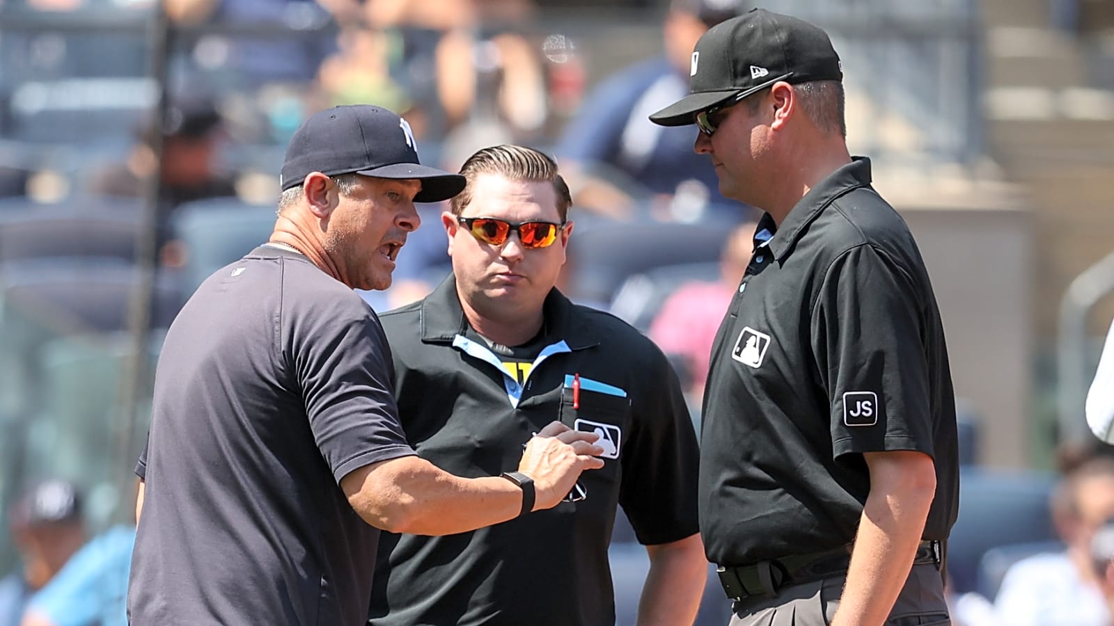 Aaron Boone's ejection vs. Astros isn't a good look