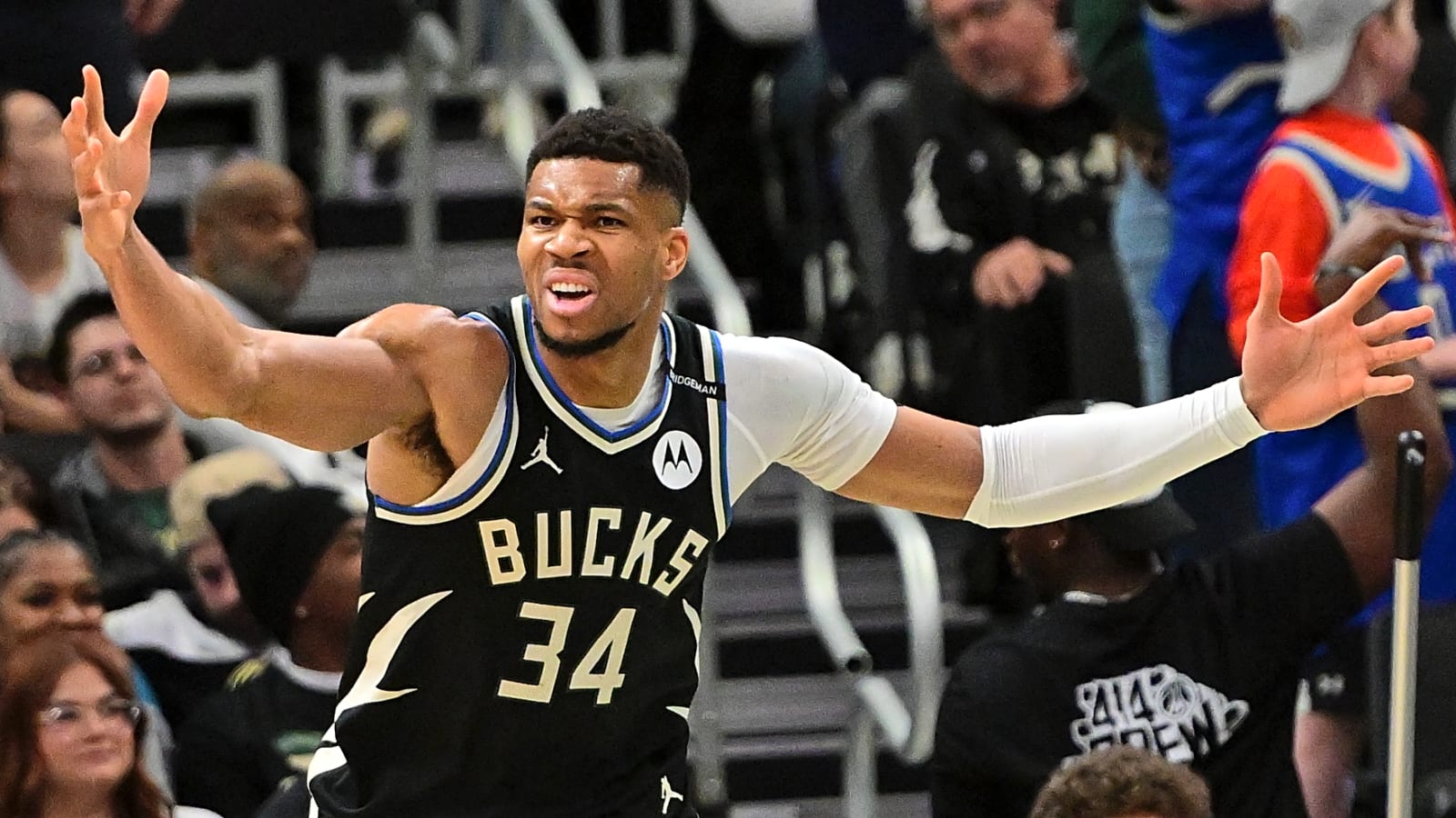 Watch: Fan trolls Giannis Antetokounmpo with 'free-throw clock'