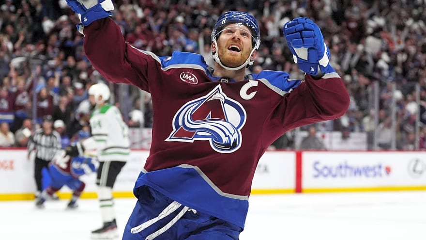 Avalanche's Gabriel Landeskog scores first goal in over three years