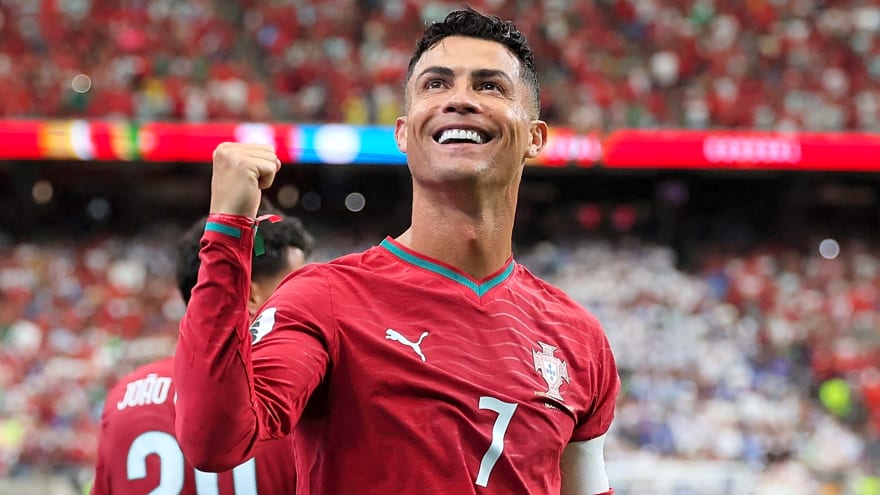 Cristiano Ronaldo answers critics with throwback performance