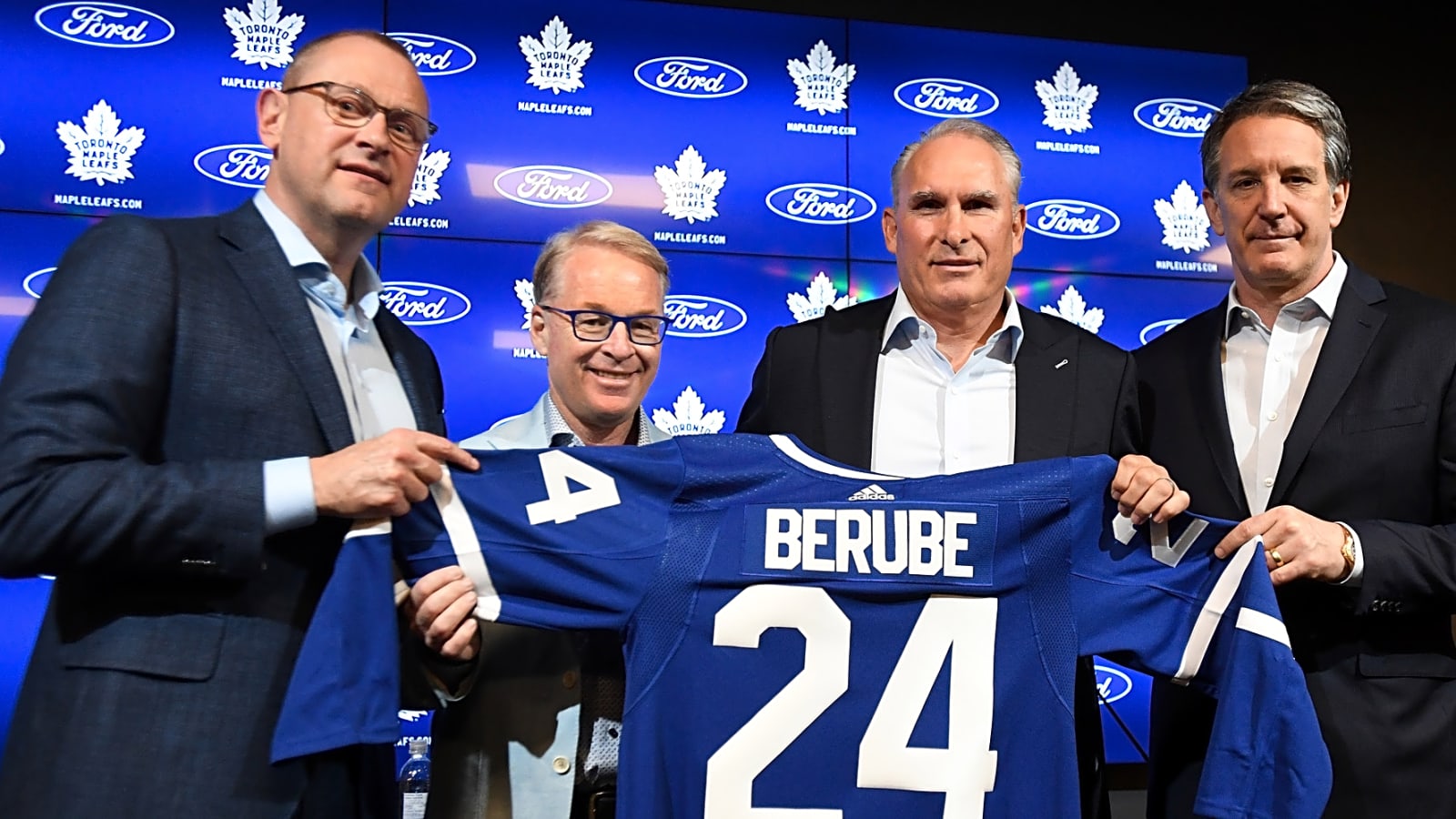 Leafs' Brad Treliving gives vote of confidence to Craig Berube
