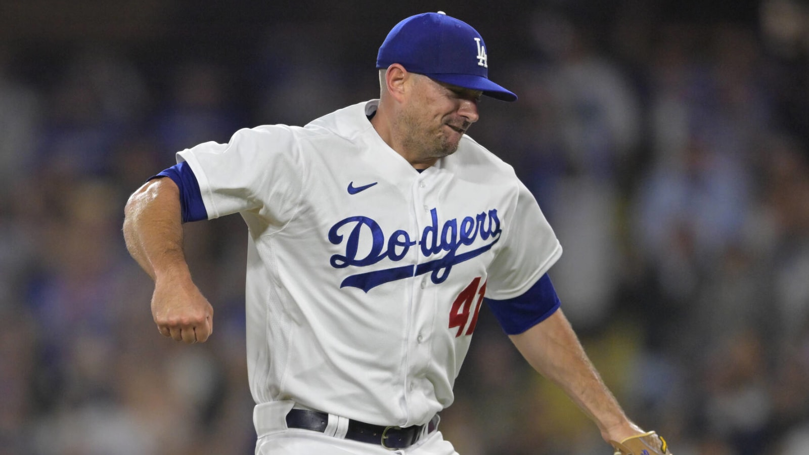 Dodgers sign ex-World Series champion to minor league deal