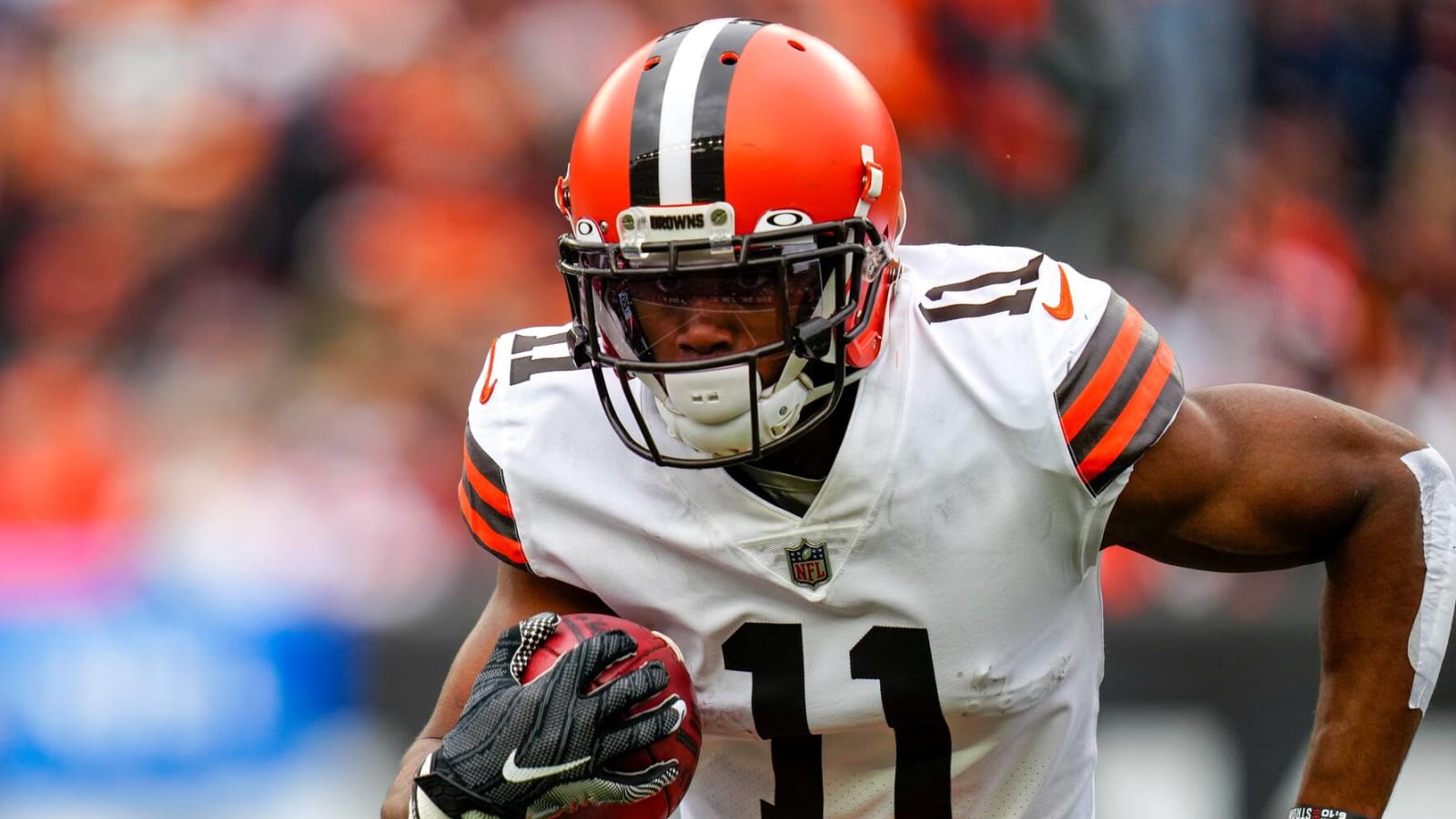 Browns wearing white facemask for third time in franchise history