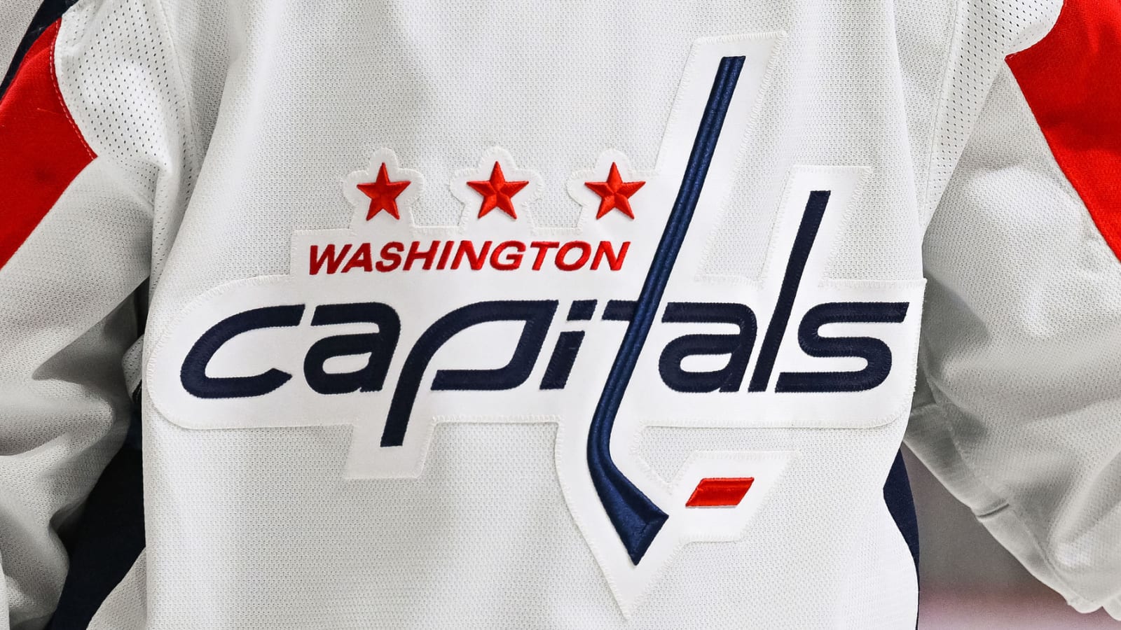 Capitals sign 17-year-old draft pick